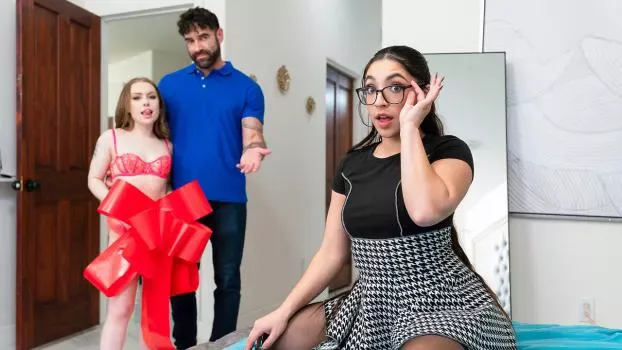 You Said You Like Girls So Meet My Stepdaughter – S1:E7