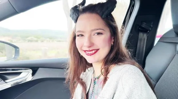 Granny Donuts, 28 Years Old, Comes To Continue Her Hardcore Experiences… With A Smile!