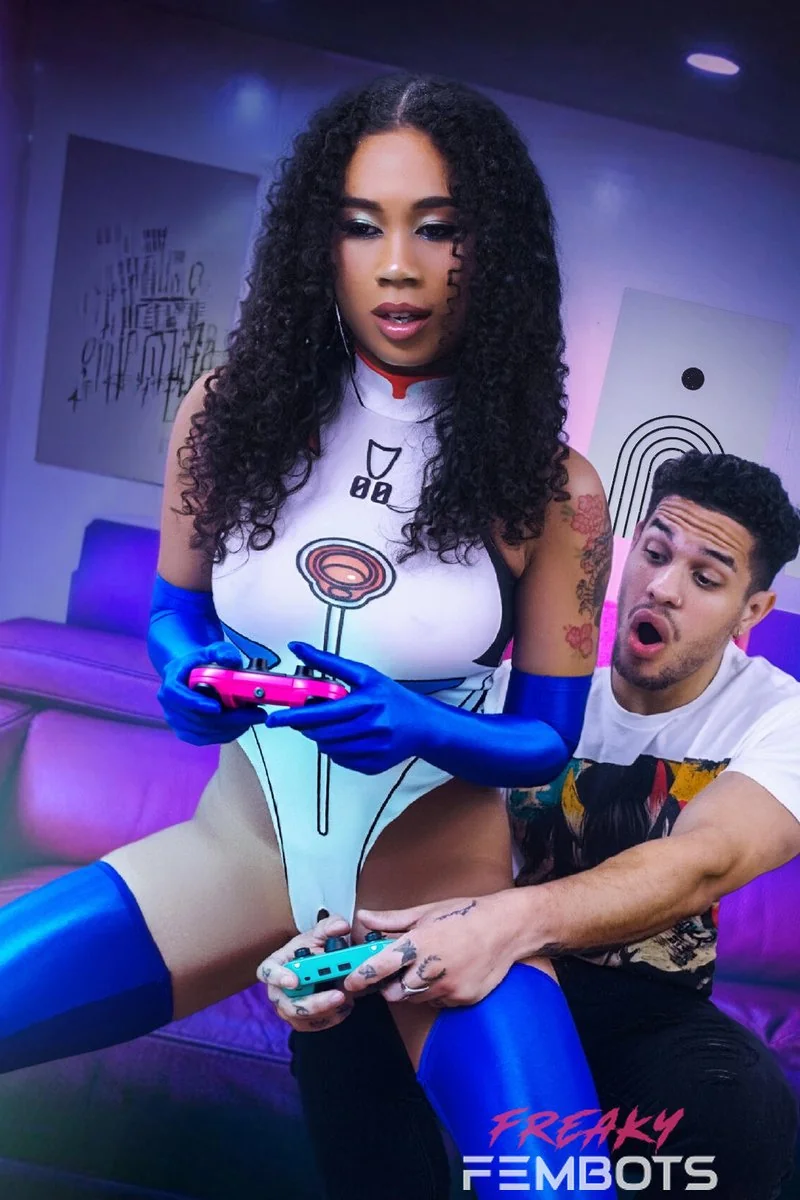 FreakyFembots – My Gamer Girl Fembot (Asian)
