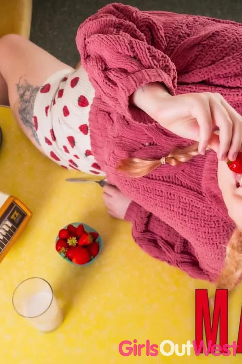 GirlsOutWest – Maya Bee – Fruity (Anal, 19:56)