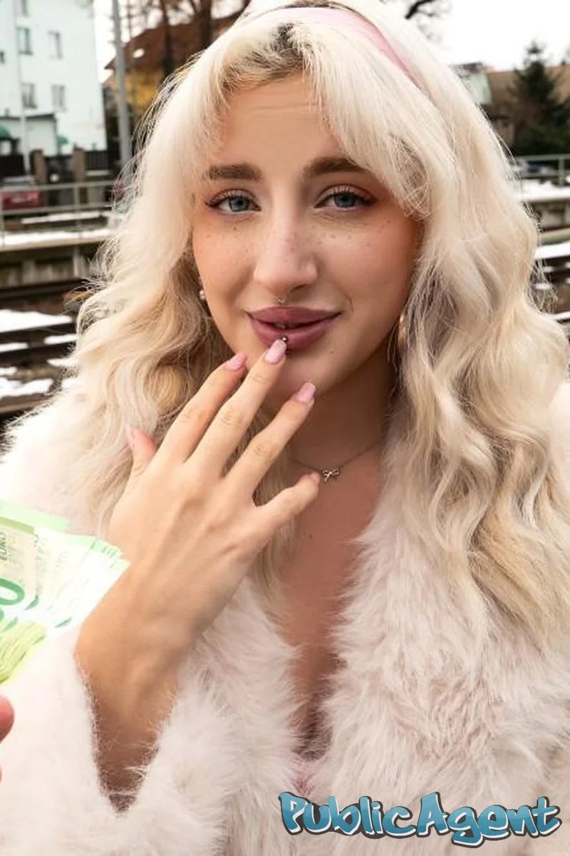 PublicAgent – Pretty British Blonde Facial (Big Dick)