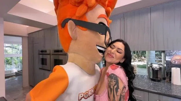 Melissa Moore Fills Up On Porn Dude Sausage (Big Ass, 34:02)