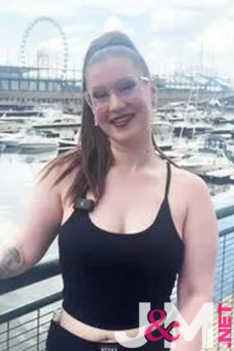 JacquieEtMichelTV – Miss Gamelin, 27 Years Old, From Montreal!