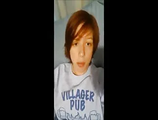 Ela usa os dedos pra um gozo de arrebentar