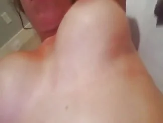 استخدم لسانه لجعل كسها ينبض