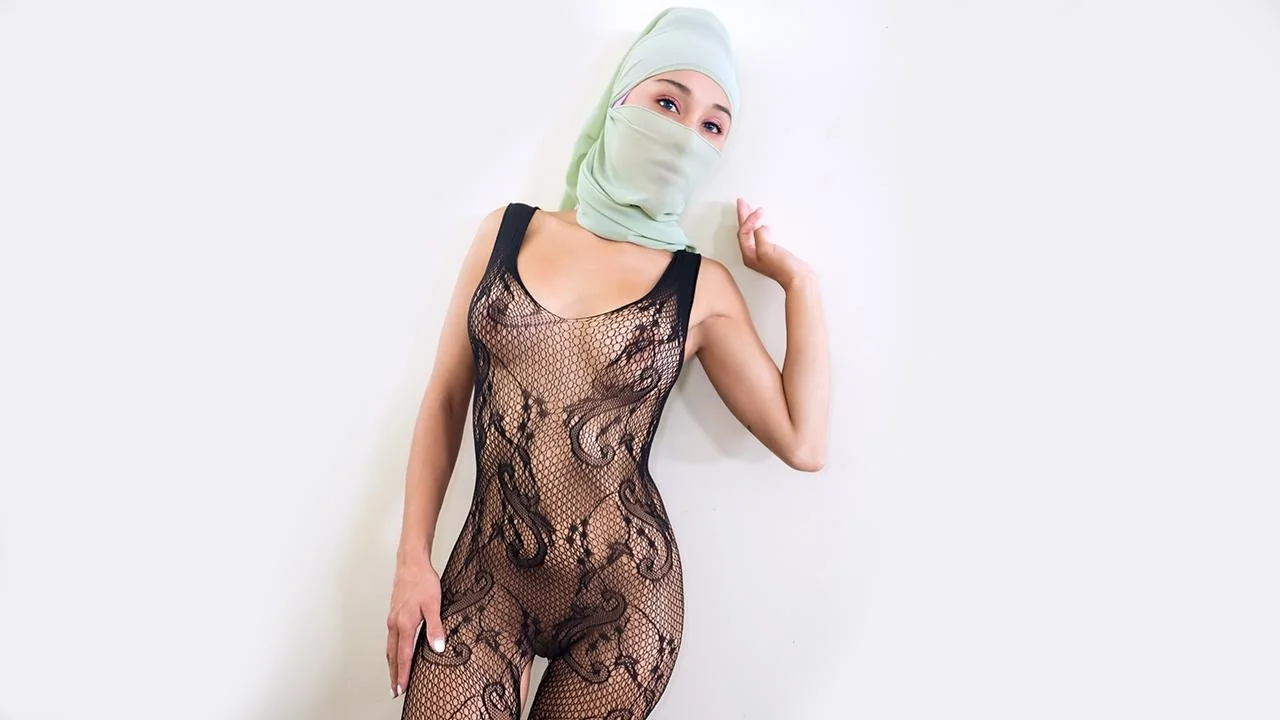 Di Bawah Hijab
