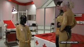Madame Gillette und Lady Ashley Extremly Tubed 1