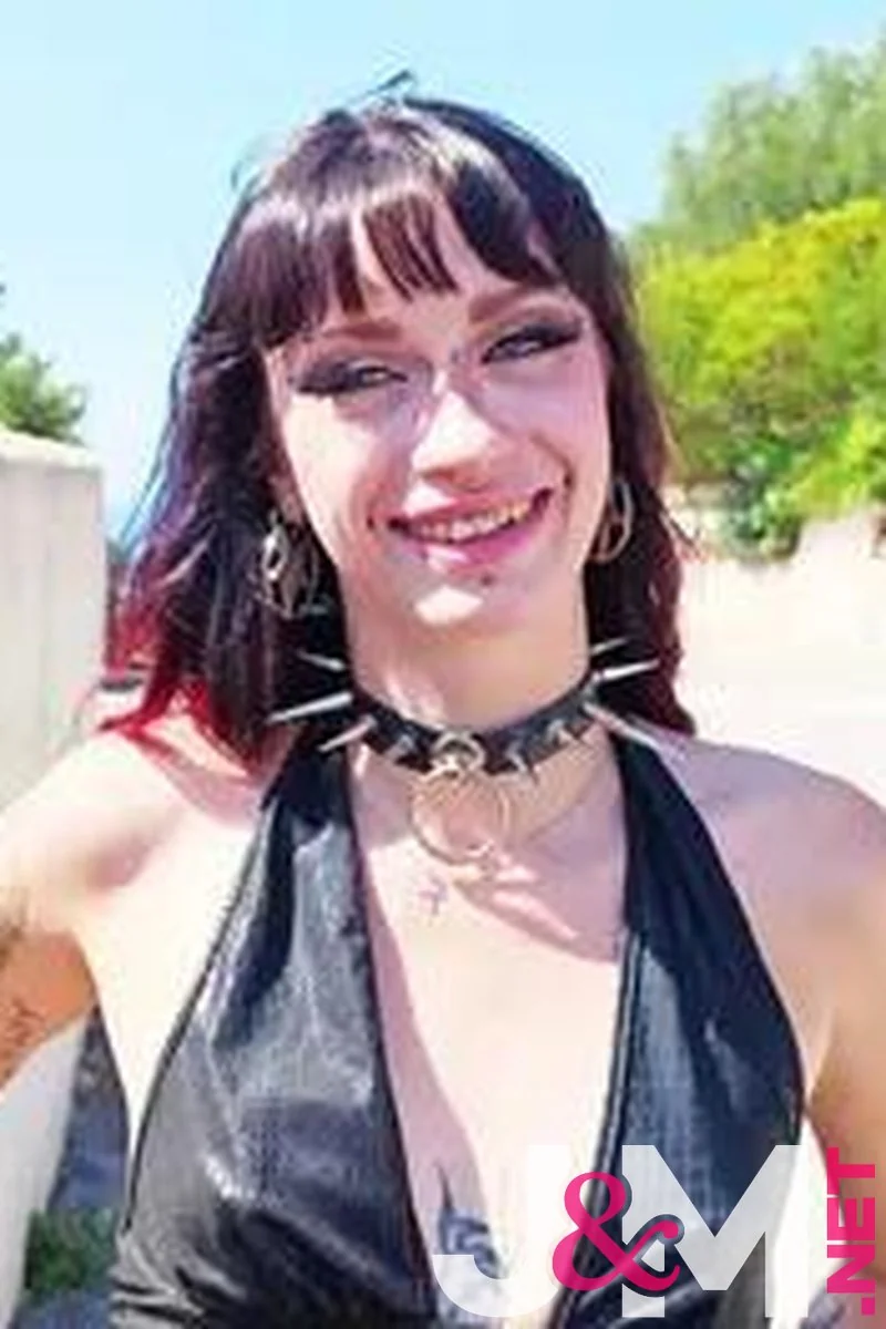JacquieEtMichelTV – Morticia, 31 Years Old, Crazy About Sex!