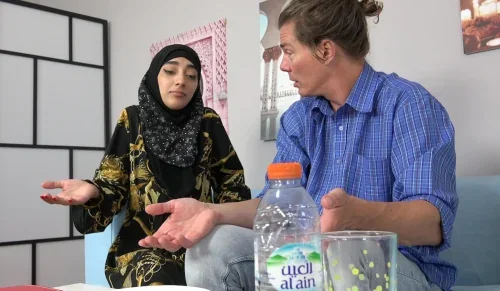 Sexy Muslim Babe Spreads Her Legs Instead Of Cooking Lunch