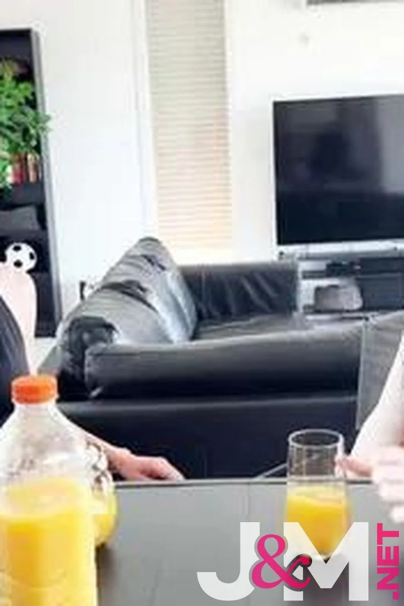 JacquieEtMichelTV – Bonnie And Helena Organize An Orgy In No Time!