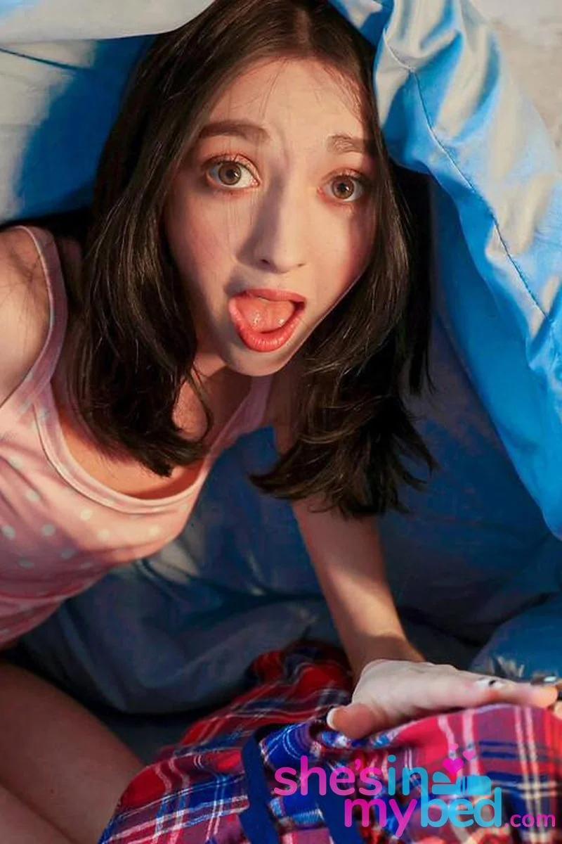 ShesInMyBed – She’s In My Bed Because Im In Her Dreams