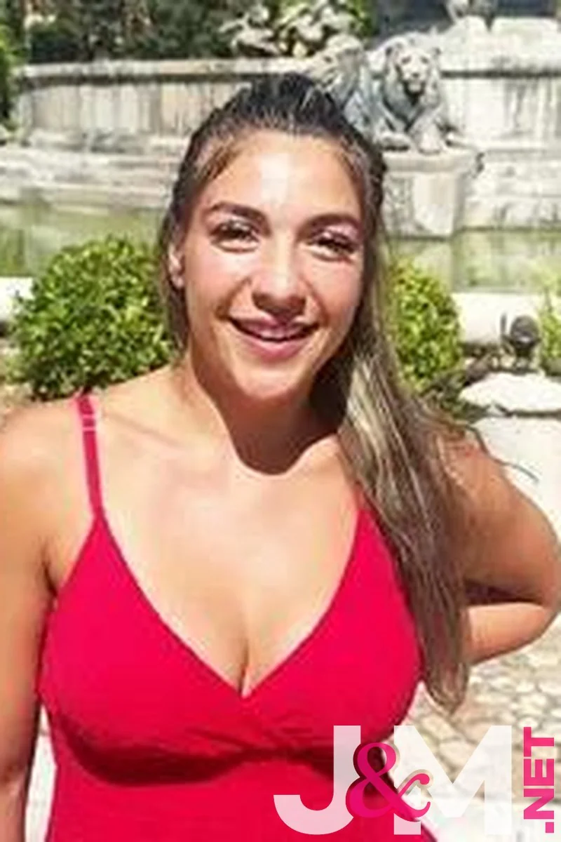 JacquieEtMichelTV – Kenza, 30 Years Old, Sports Coach In Cannes!