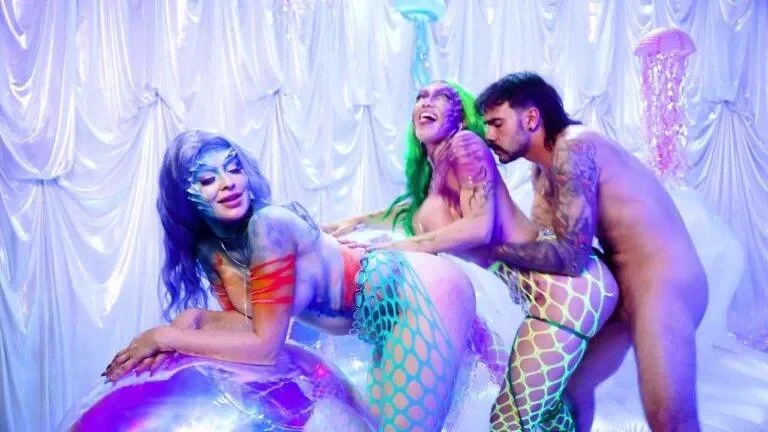 Deux bombes excitée se Vampire DVP et Creampies – Partie Carrée Chaude – Steve Rickz, Jewelz Blu, Little Puck, Robby Apples