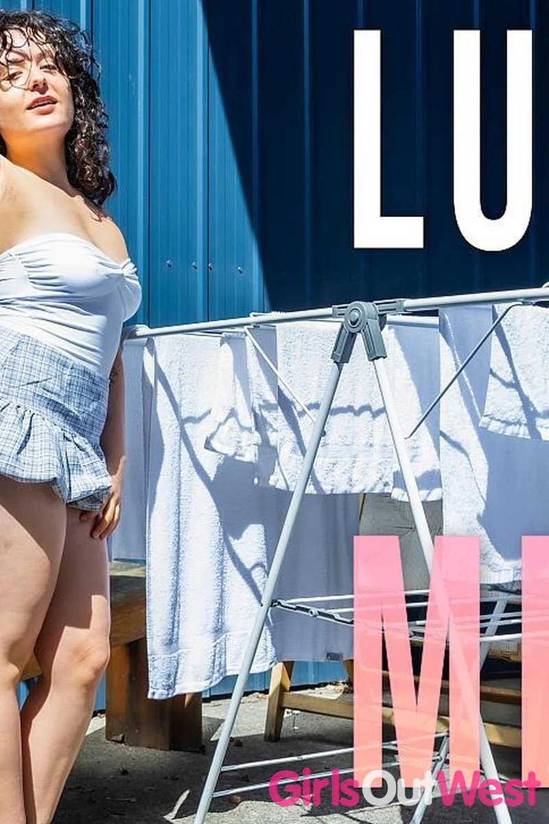 GirlsOutWest – Lumina – Messy