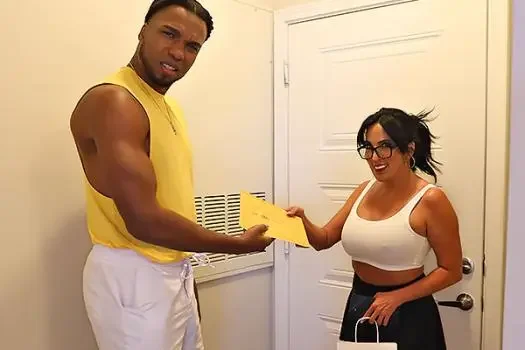 Abi James Loves Gloryholes