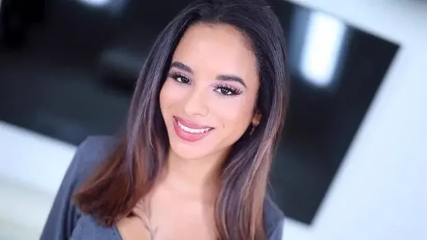 Amateur Allure Introduces Isabella Jules, Petite Sexy Latina Loves To Please