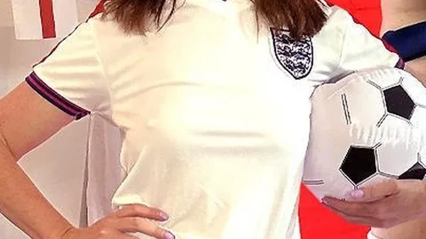 LarasPlayground – Go! England Go! (Big Tits)