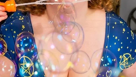 GirlsOutWest – Lizzy – Bubbly