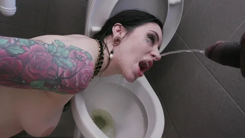 Horny Anna De Ville Offers DAP And TAP With Pee Shower To 4 Workers Ah325