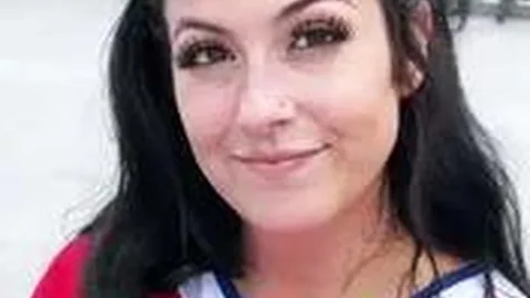 JacquieEtMichelTV – Mia, 31 Years Old, A Very Cheeky And Uninhibited Quebecois Woman!