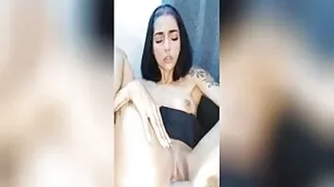 Cam whore play with dildo and pussy