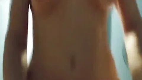 Kahverengi saçlı kızın deli gibi yalayıp büyük çakmakla bindiği