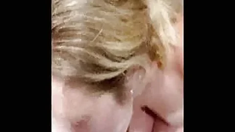 Kız tatil flörtüyle sikişiyor ve creampie alıyor