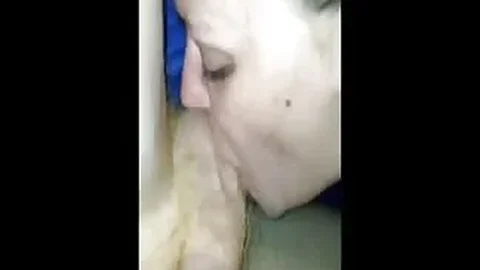 Deepthroating girlfriend rewarded with a warm load
