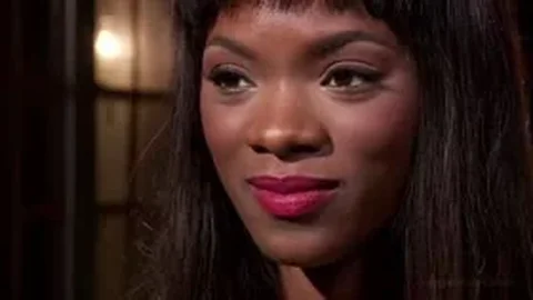 Ebony Göğüs Bağlı Sıkı Bağlantıda Fucked