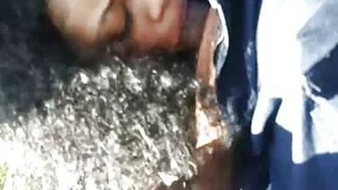 Black hottie gives an amazing road head