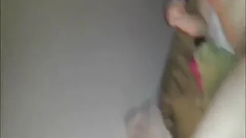 İki kızkız, bir erkekle pervers üçlü keyif yapıyor