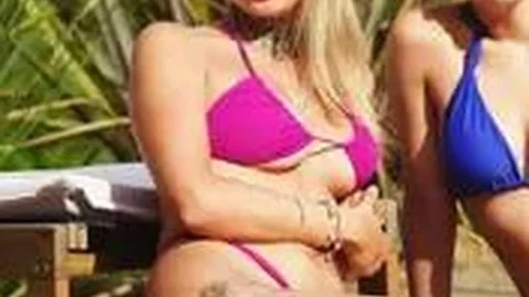 JacquieEtMichelTV – Jade And Queen Are Having A Great Time With Leo