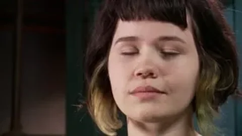Yhivi – Yhivi Tied to Box and Fucked From Both Ends By Couple!