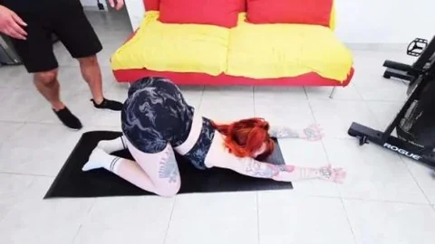 Chloe fa cardio con il suo allenatore!