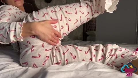 Mary Sky – Mój pierwszy anal. Dochodzenie z dużym dildo w dupie