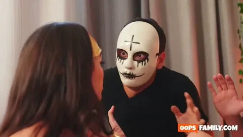 Elizabeth Skylar As Wonderwoman And Corychasexxx In A Halloween Orgy