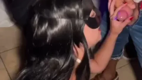 M-i-a Ba-ná-na
