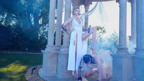 Goddess’ Royal Groove