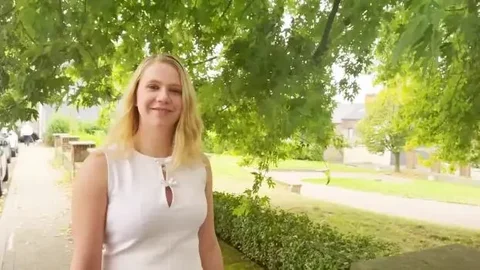 ¡Lola, 28, Follada Por Dos Tipos Para Su Regreso!