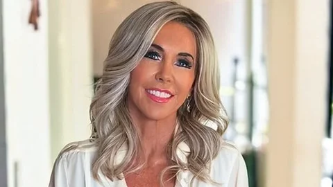 WifeysWorld – Wifey Gets A Promotion!