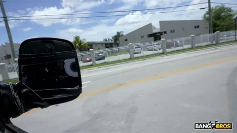 BangBus – Baddie Risks It All For Cash