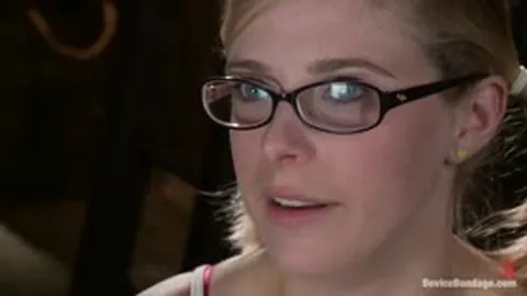 Cuneta Loira Penny Pax Submetida a Bondage Brutal