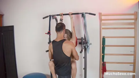 طالبة إسبانية انكشفت