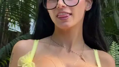 Busty and Petite Mia Khalifa (Amateurs, 33:52)