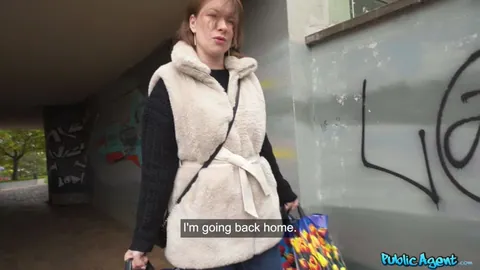 Studentessa Russa Riceve Una Mano (Tette Grandi)