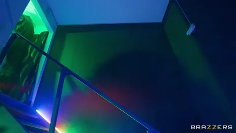 Wrong Gloryhole (Blonde)