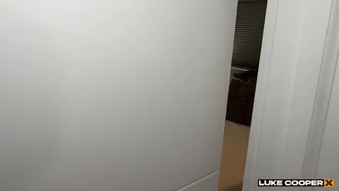 أخي هل تحب ملابسي الداخلية الجديدة؟